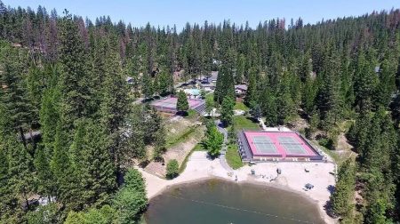 Lodge Lake at Snowflake Loge